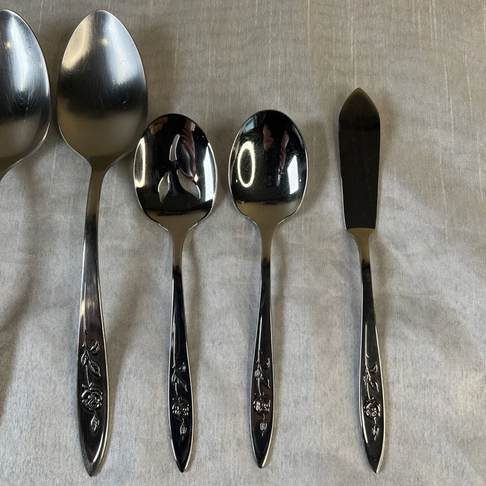 ONEIDA Stainless Community MY ROSE 8Pc. Flatware  Serving Set -Pie Fork USA Made